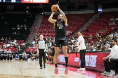 NBA篮球传奇：库里与格林的友谊之旅，乔丹与詹姆斯的精神传承